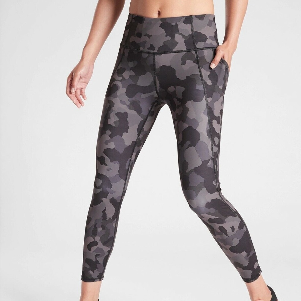 Athleta Lightning 7/8 Tight Leggings Women’s Large Grey Camouflage Activewear